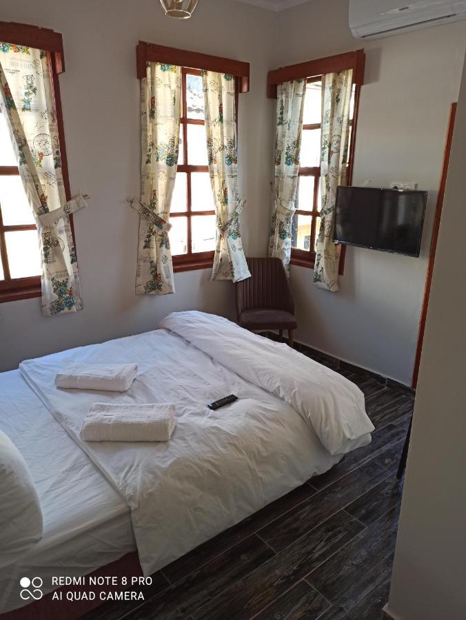 Gagarin Pub & Hotel 안탈리아 외부 사진
