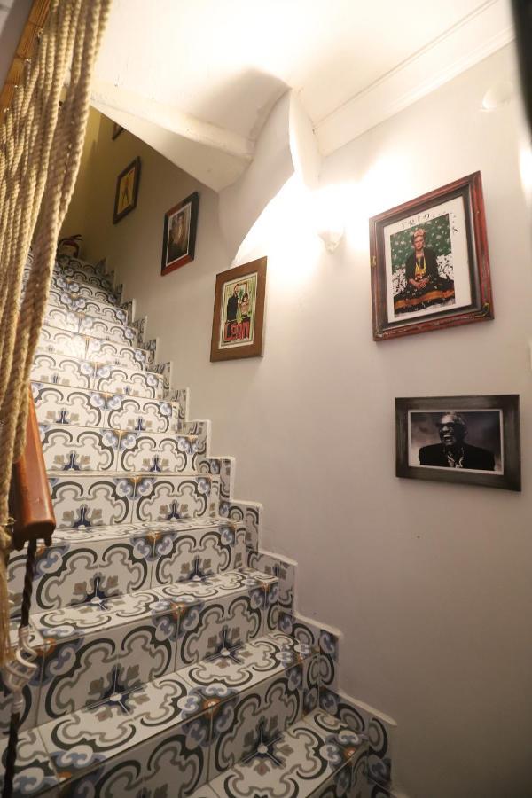 Gagarin Pub & Hotel 안탈리아 외부 사진